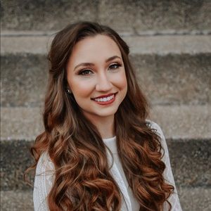 Meet your Posher, Emily